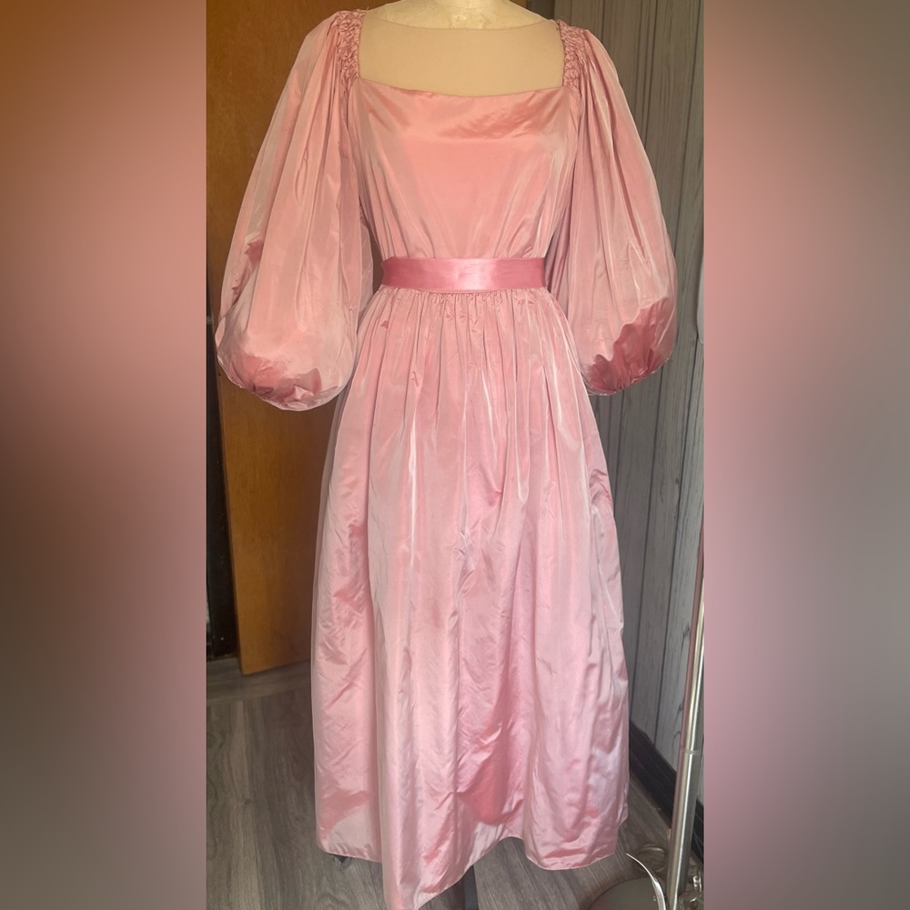 Vintage early 19th C irredescent pink puff sleeve gown in 12